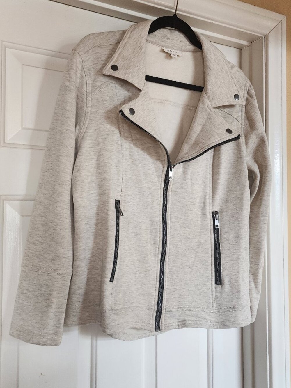 White/ Cream Zip Jacket with pockets
